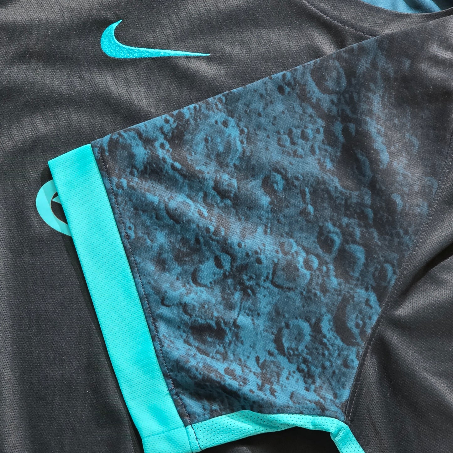 Manchester City 2015/16 Away